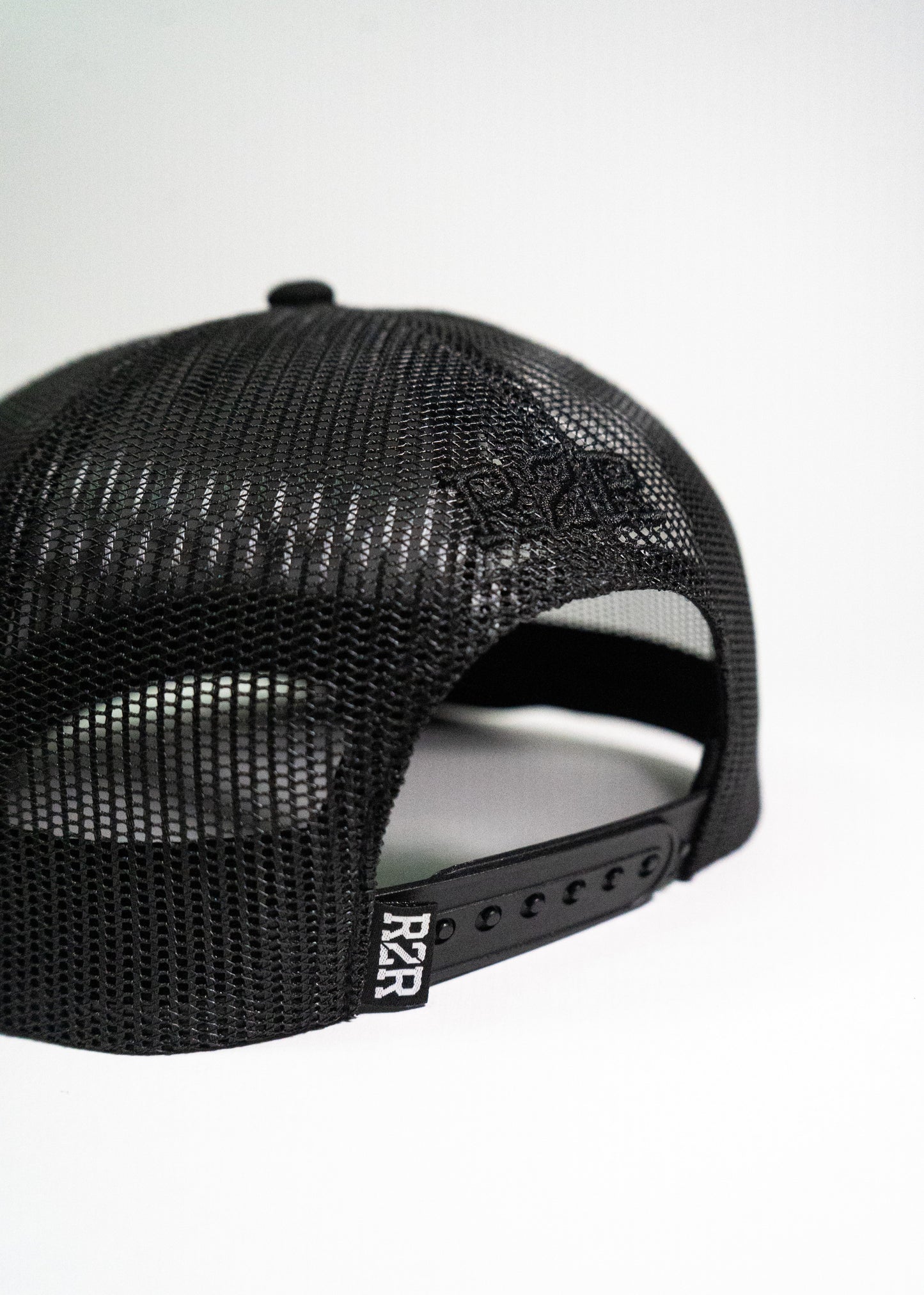 OUTLINE TRUCKER CAP - BLACK/WHITE