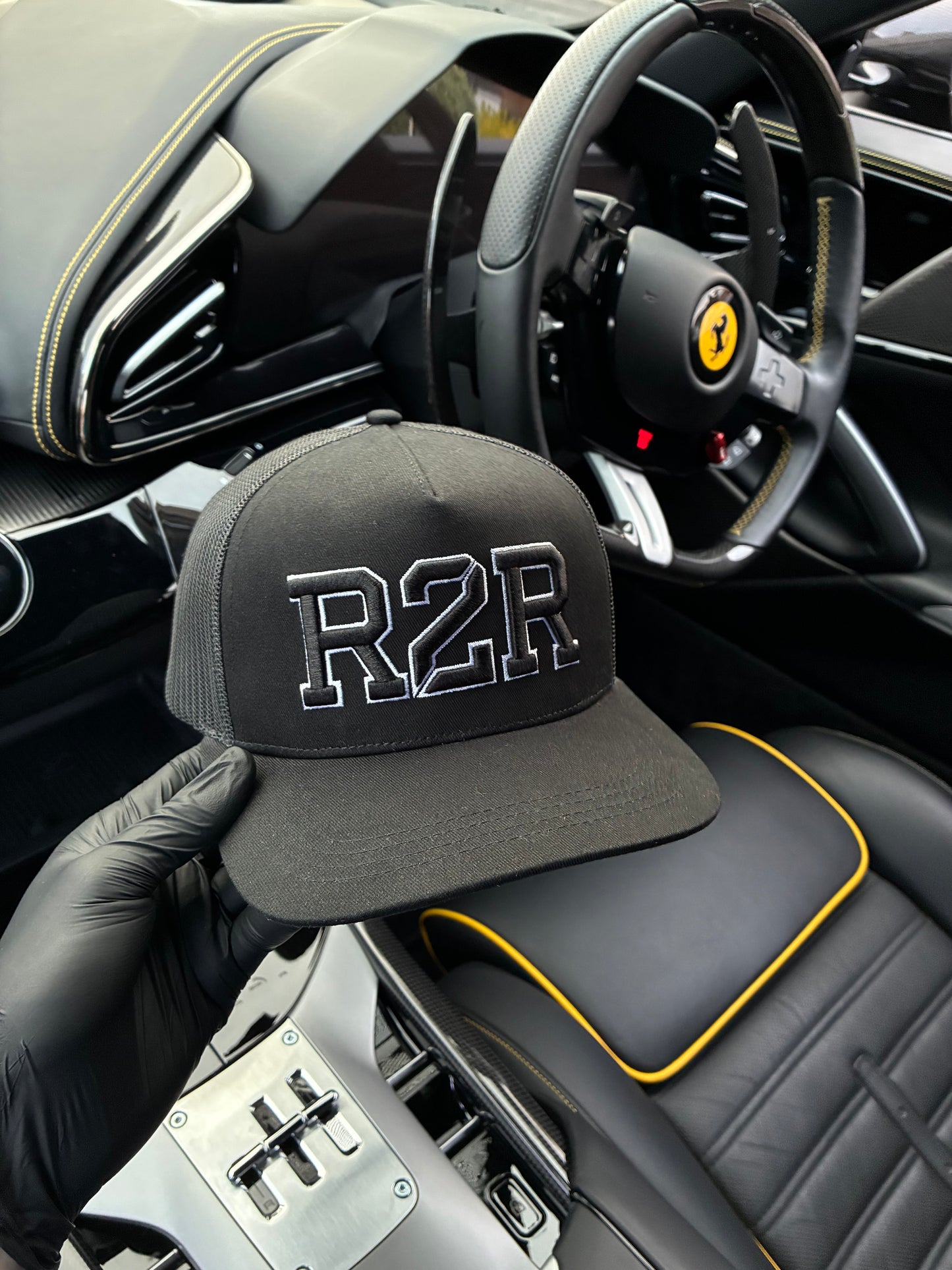 OUTLINE TRUCKER CAP - BLACK/WHITE