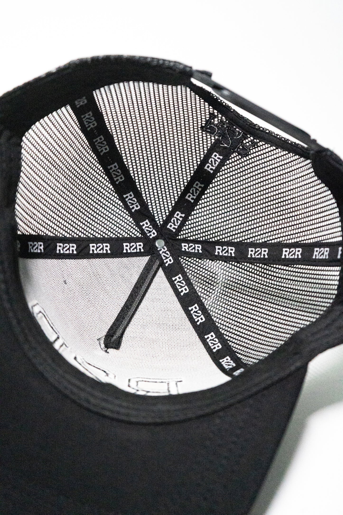 OUTLINE TRUCKER CAP - BLACK/WHITE