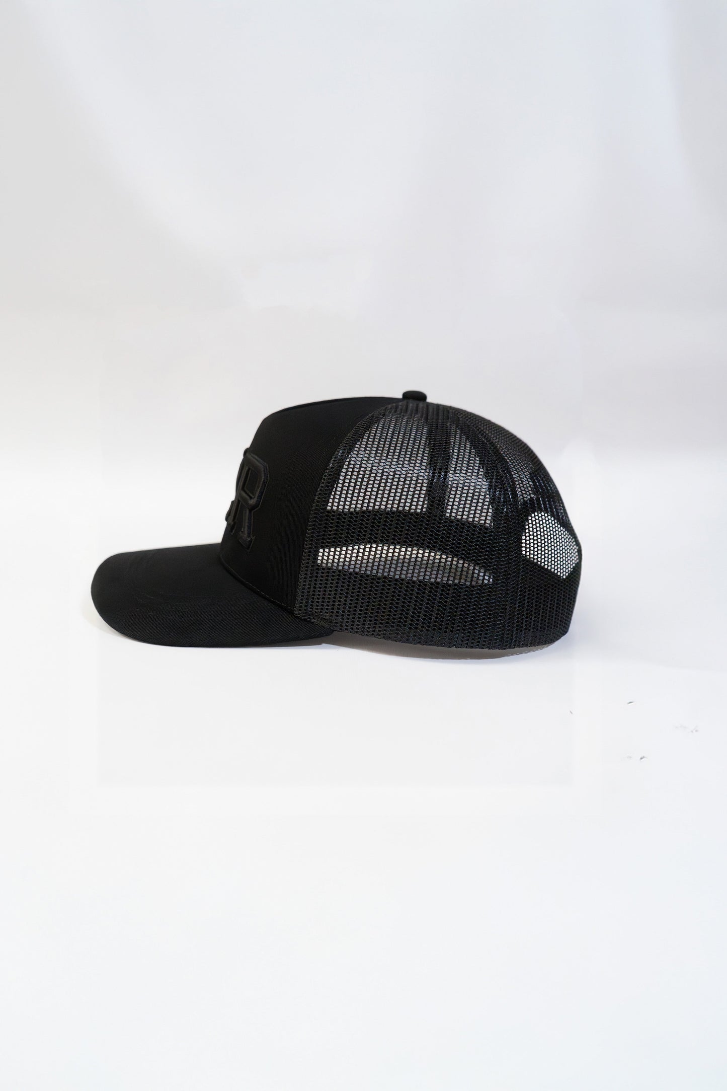 R2R TRUCKER CAP - TRIPLE BLACK
